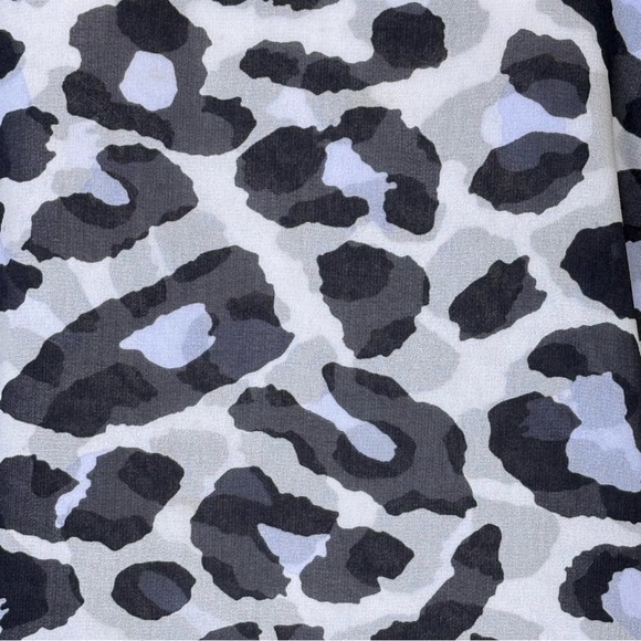 CAbi ‘Feline Flounce’ Leopard Print Purple Sleeveless Blouse Women’s Size XS - Picture 8 of 11